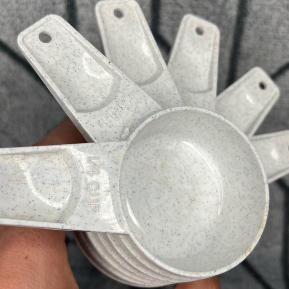 Tupperware Paprika Red Snack Tray, Deli Meat Bacon Keeper, Measuring Cups X - Picture 10 of 15